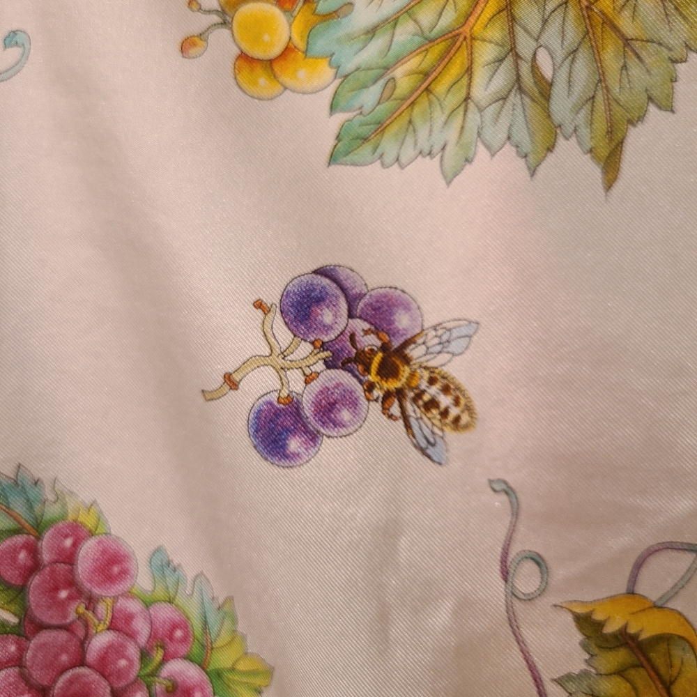 Dead stock Gucci scarf vintage butterfly grapes bees - Picture 11 of 12